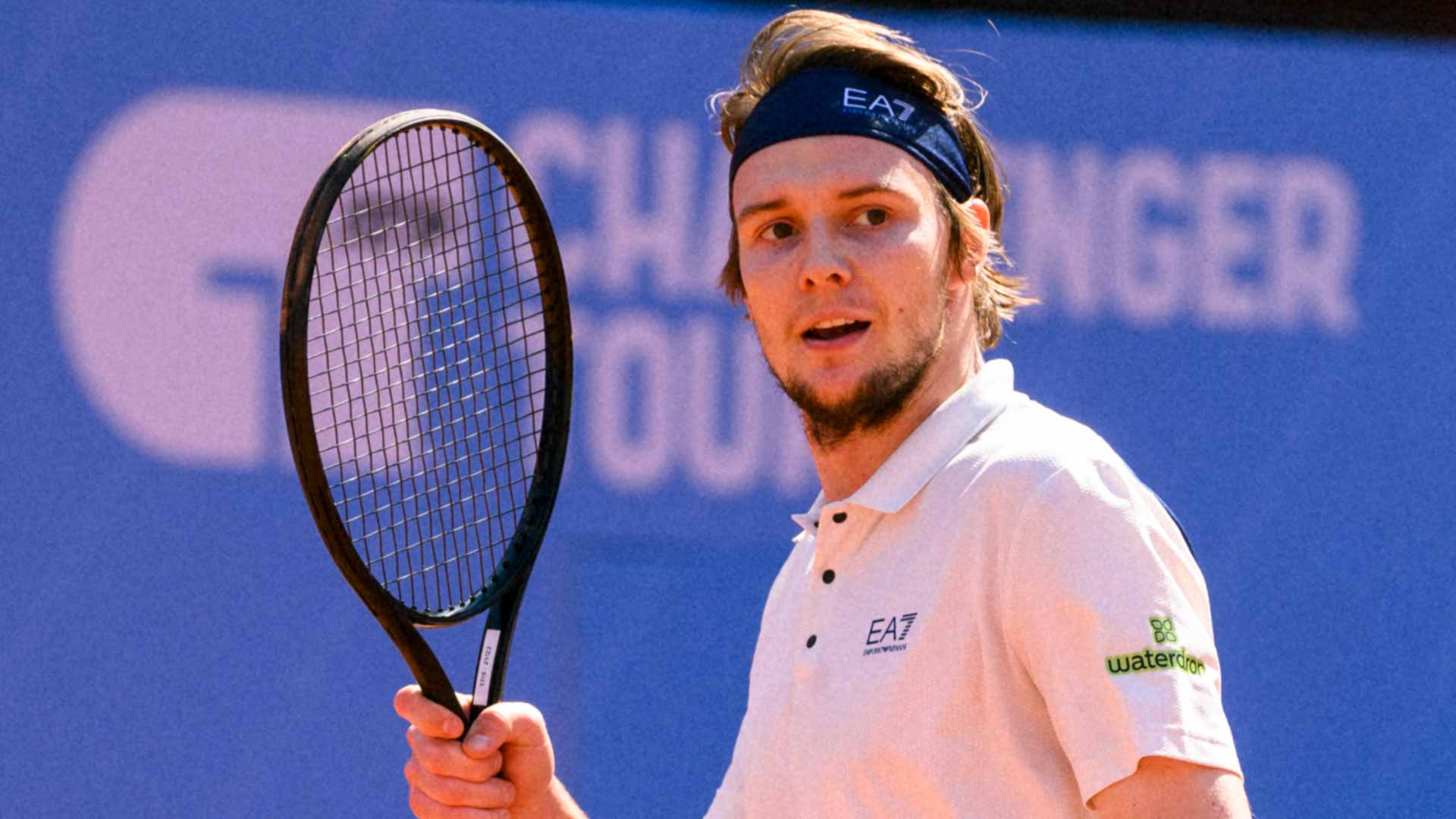 Alexander Bublik defeats Daniel Altmaier 6-2, 6-4 on Saturday at the Turin Challenger.