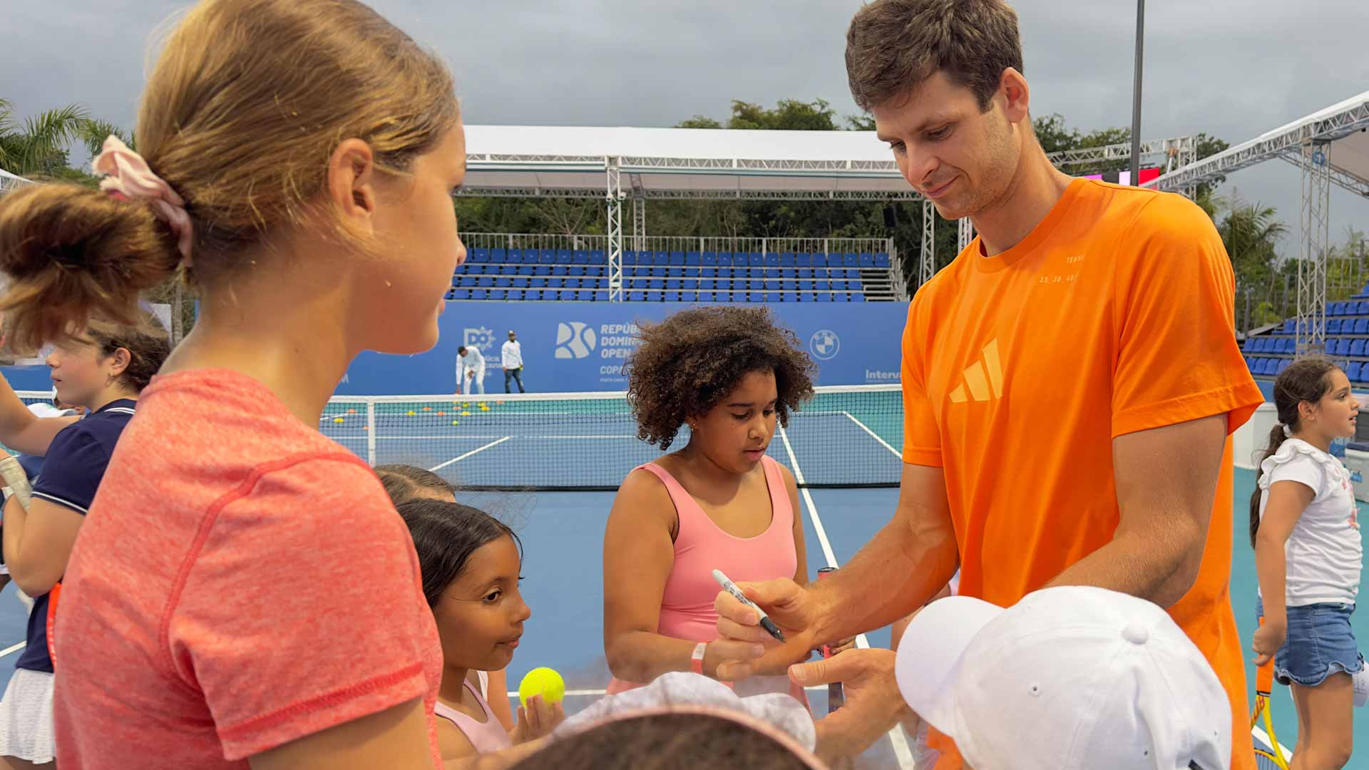 Hubert Hurkacz signs autographs at this week's Cap Cana Challenger in the Dominican Republic.