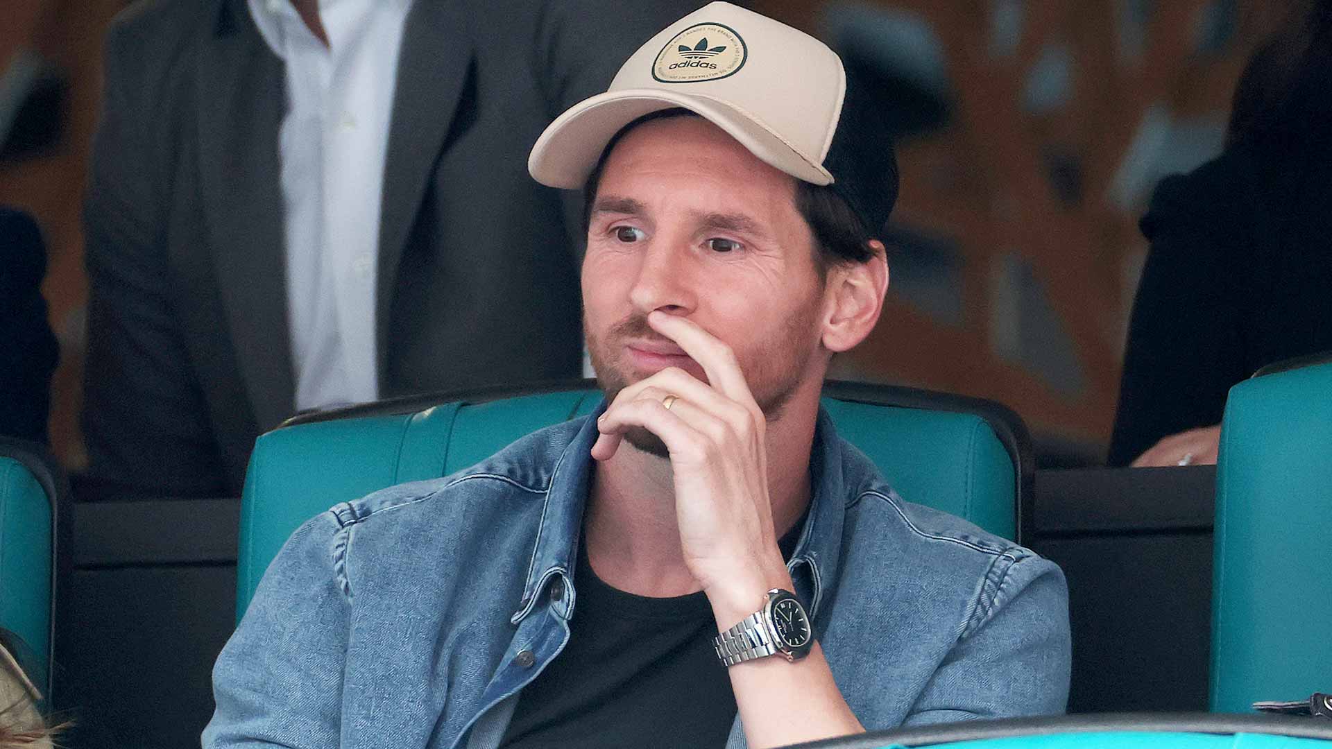 Lionel Messi watching Novak Djokovic compete in Miami last year.