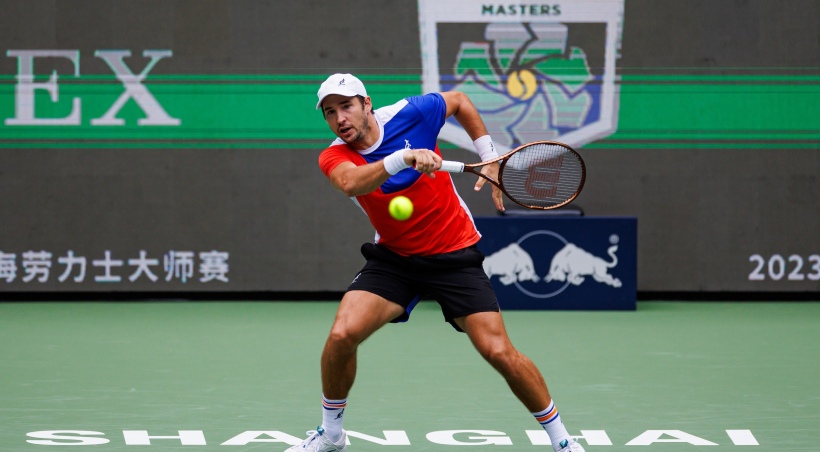 Dutzee with a First Win Over Major Champion